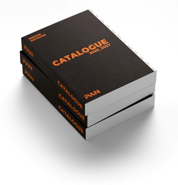 stapel catalogen van Pan International