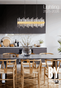 voorblad van cataloog By Rydens 2026,kristallen hanglamp in zweedse keuken