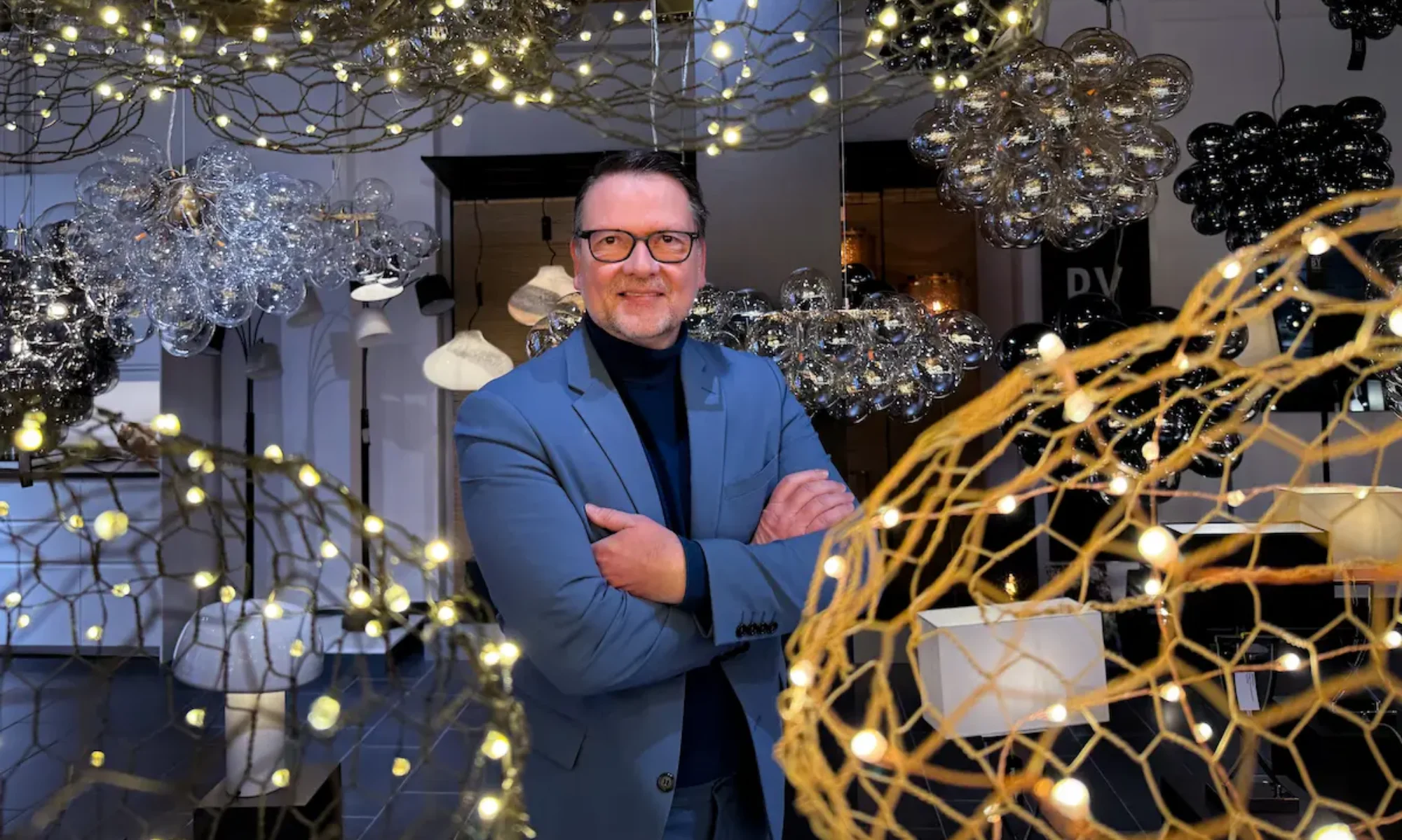 Benjamin de Vreugd, zelfstandig commercieel agent voor exclusieve designverlichting.
